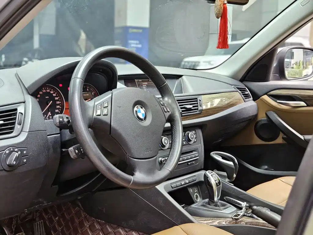 BMW X1 2012 — фото 9