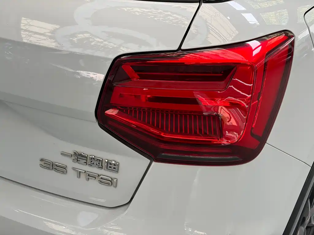 Audi Q2L 2021 — фото 21