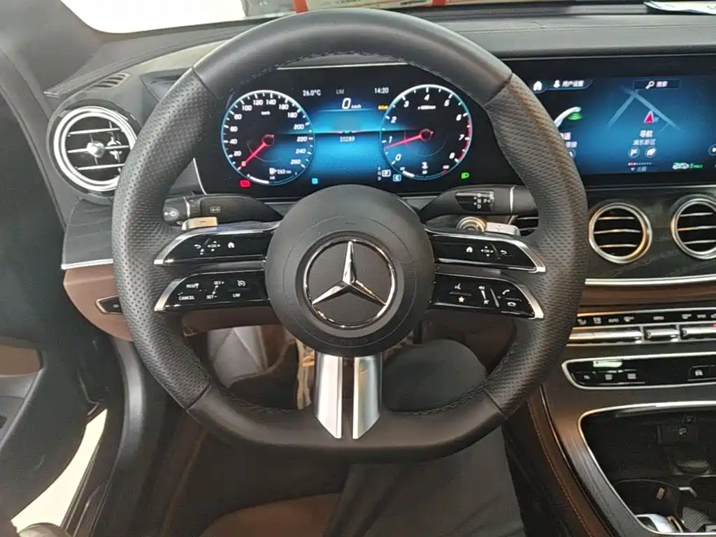 Mercedes-Benz E-Class 2024 — фото 11