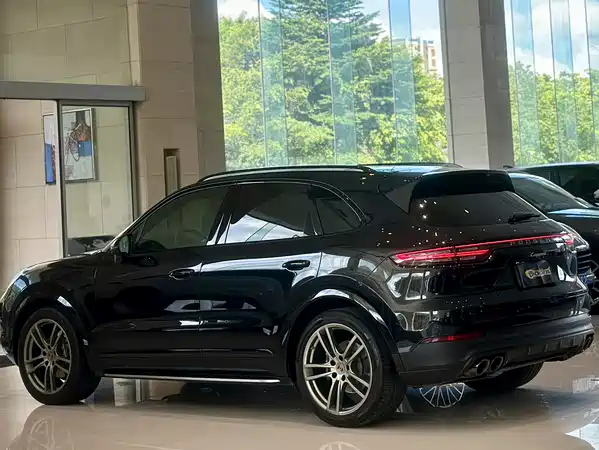 Porsche Cayenne 2021