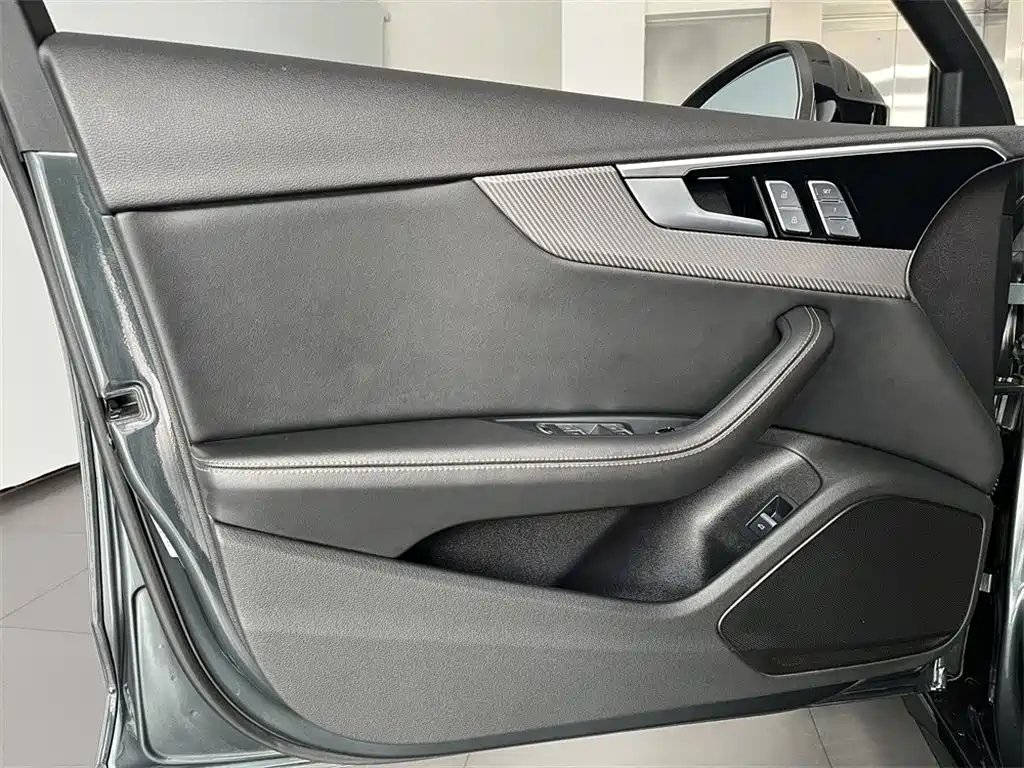 Audi A4L 2025 — фото 14