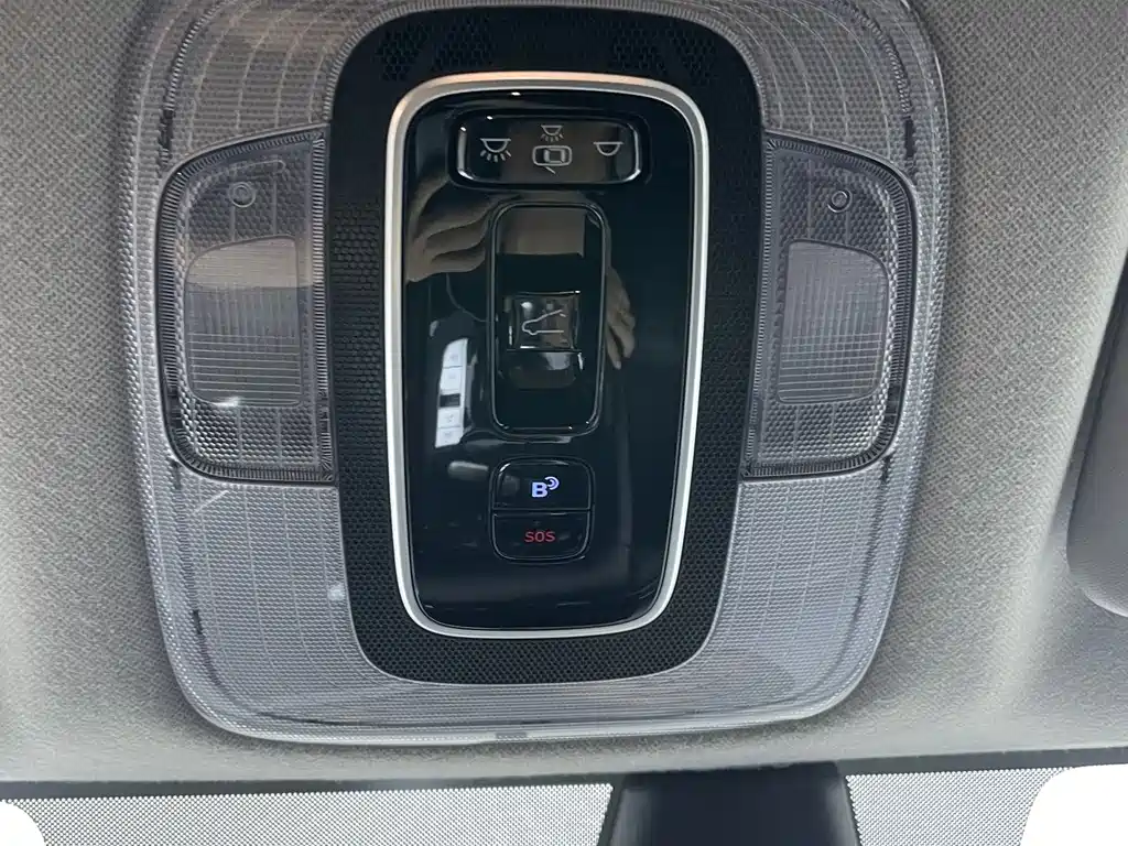 Hyundai Elantra 2022 — фото 17