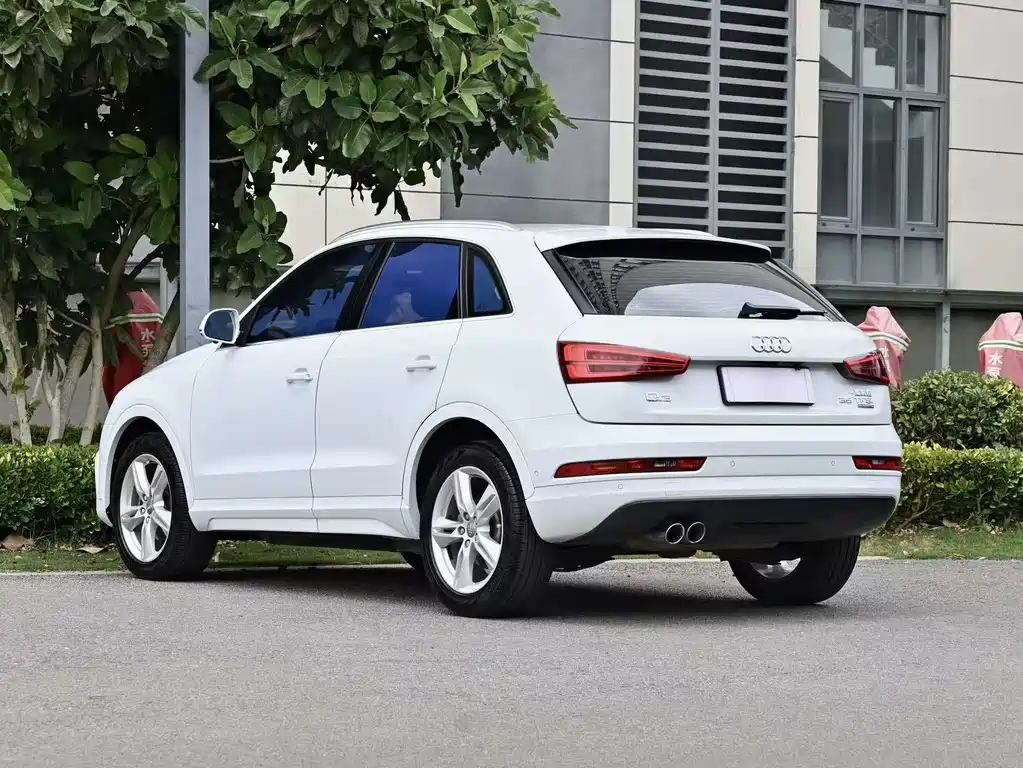 Audi Q3 2017 — фото 19