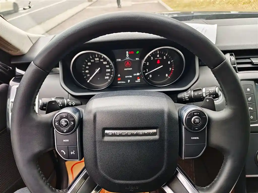 Land Rover Discovery 2019 — фото 10