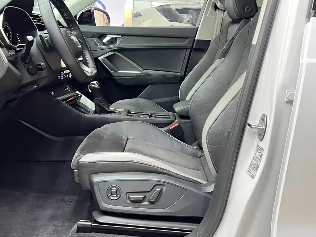 Audi Q3 2022 — фото 14