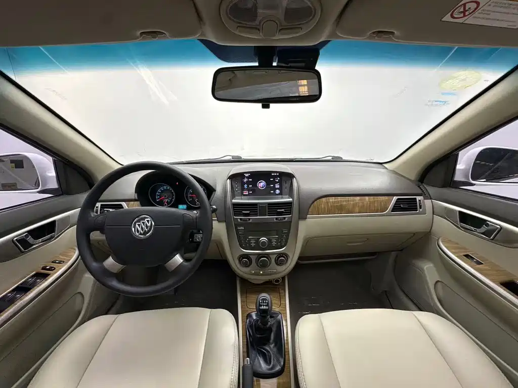 Buick Excelle 2015 — фото 4