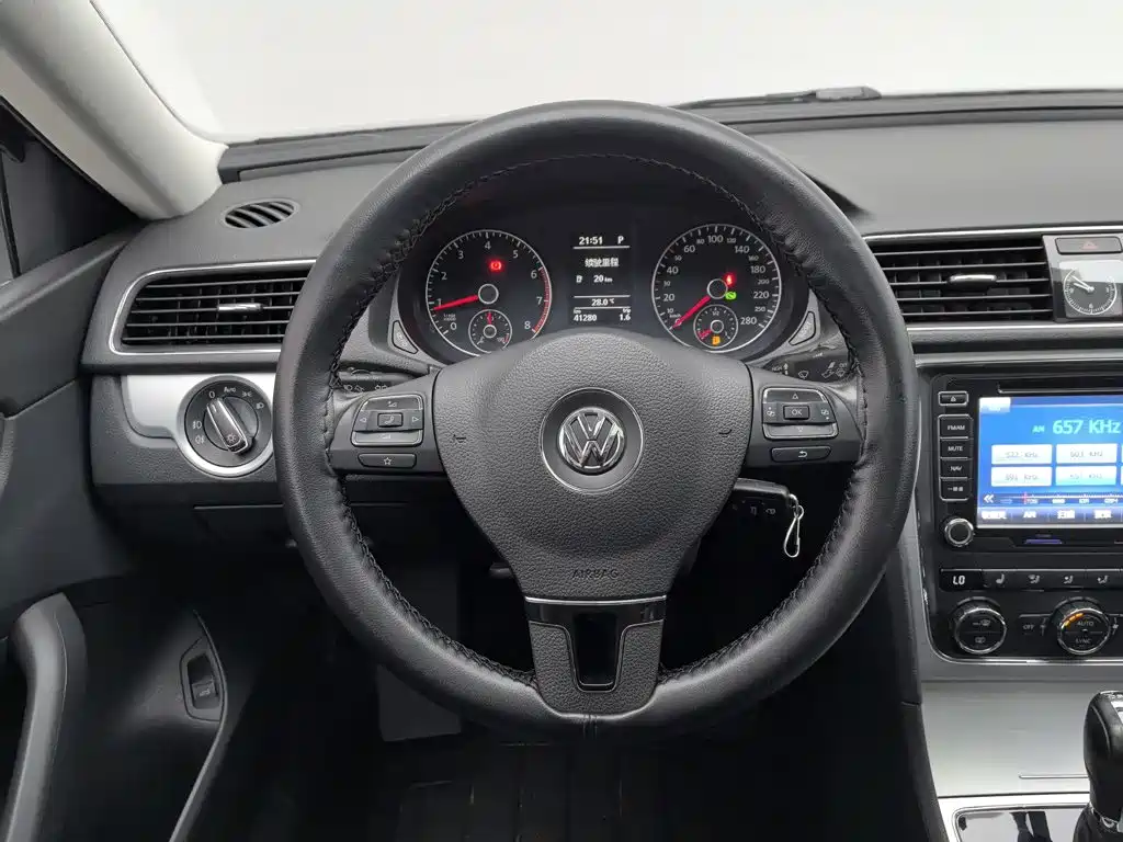 Volkswagen Passat 2015 — фото 11
