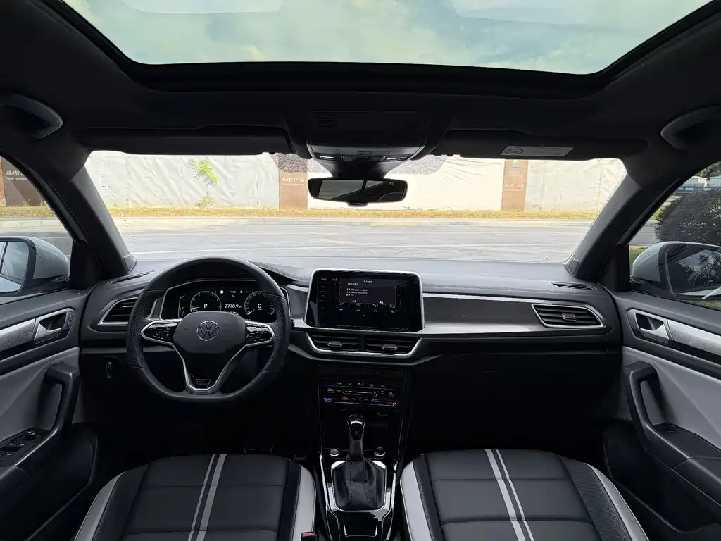 Volkswagen T-Roc 2024