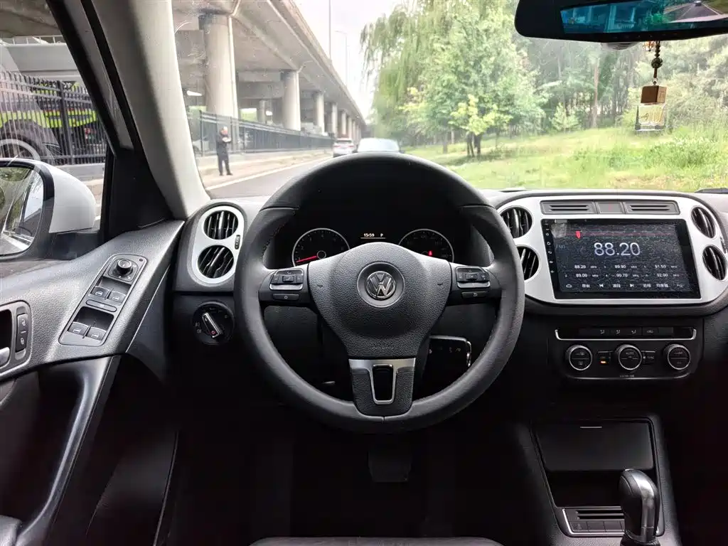 Volkswagen Tiguan 2017 — фото 12
