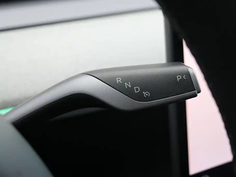 Tesla Model Y 2024 — фото 14
