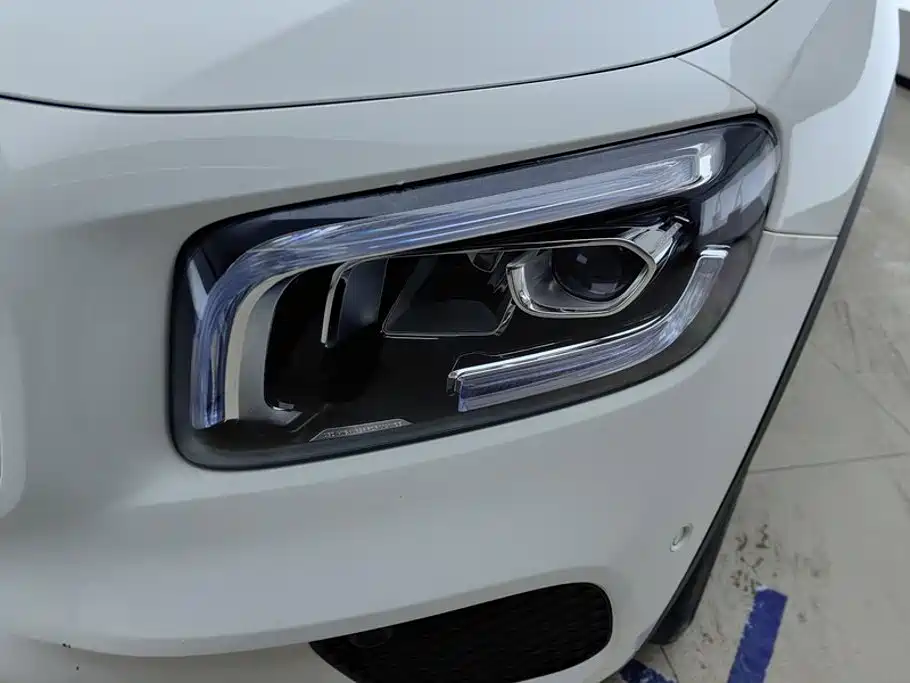 Mercedes-Benz GLB 2023