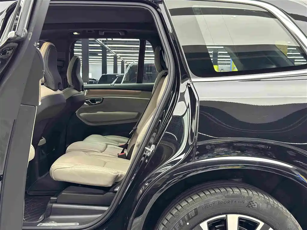 Volvo XC90 Plug-In Hybrid 2025 — фото 7