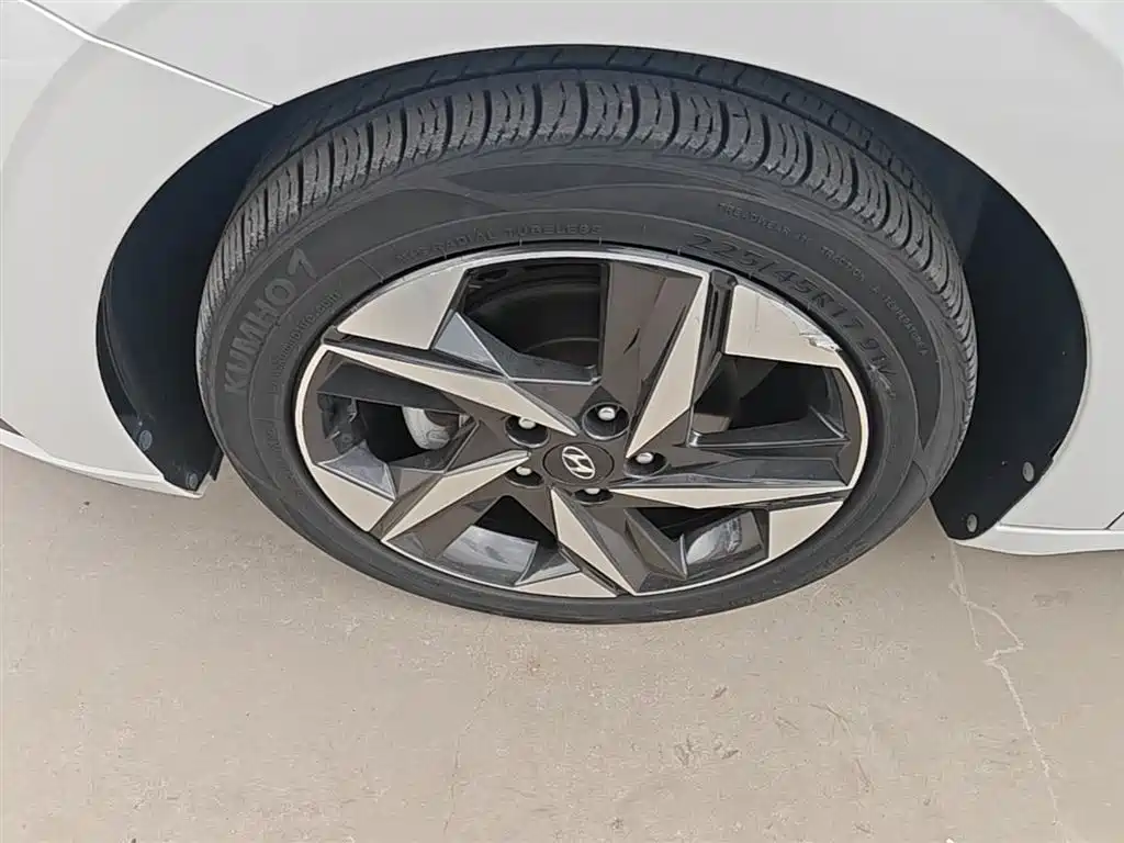 Hyundai Elantra 2021 — фото 23