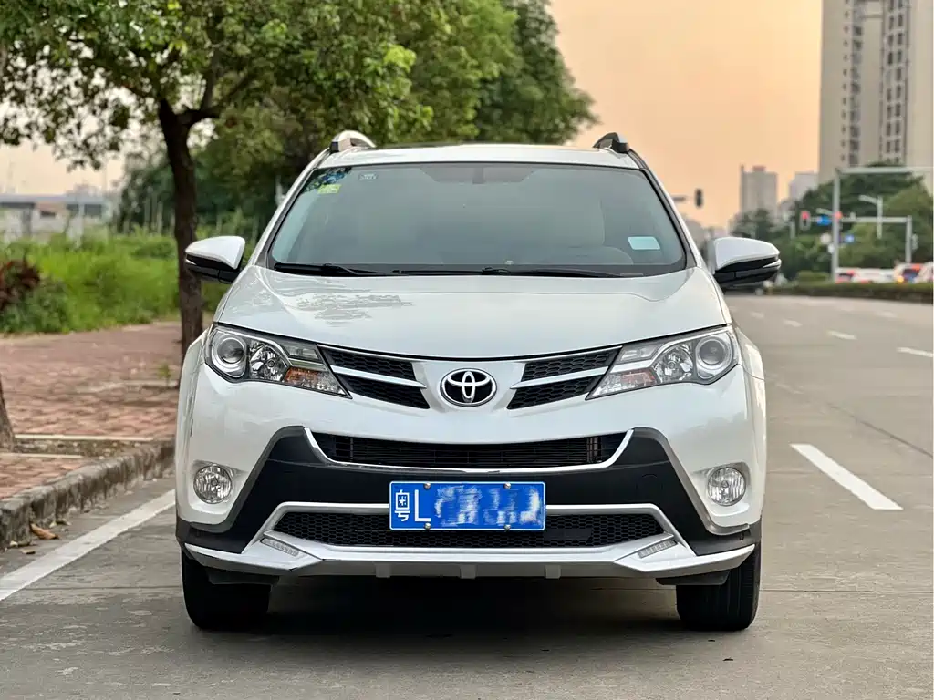 Toyota RAV4 2015 — фото 2