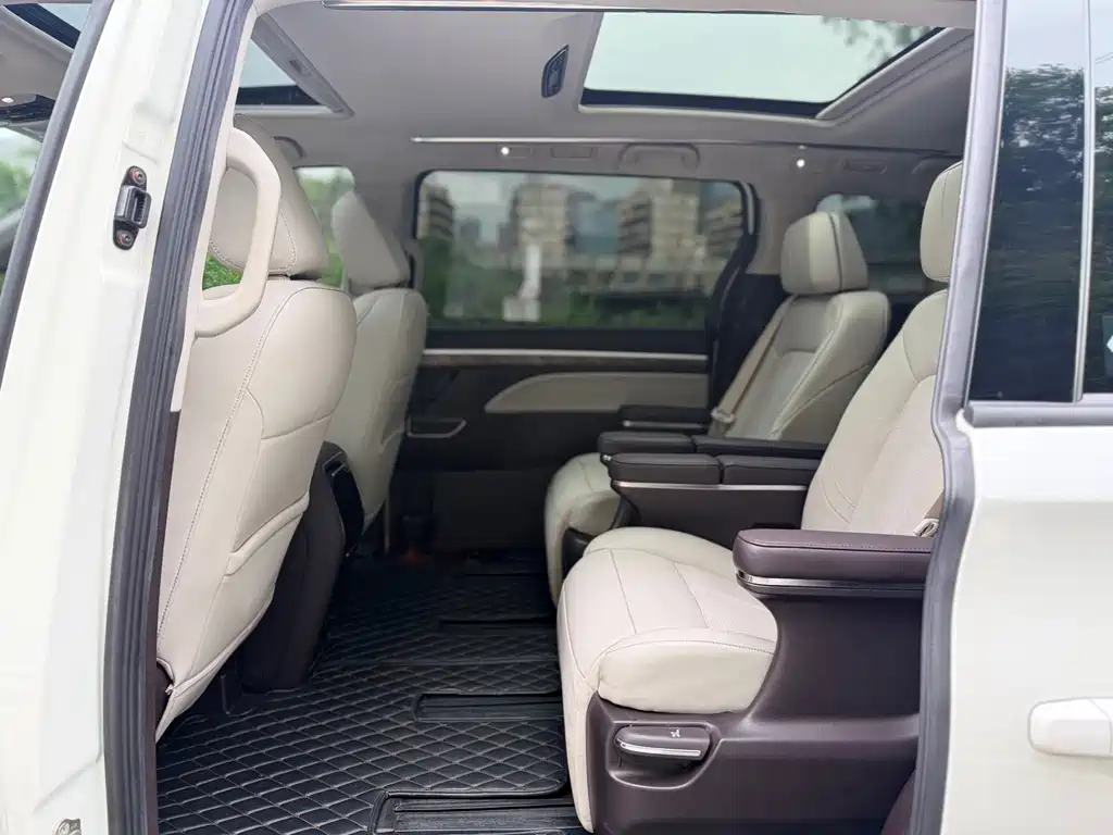 GAC Motor Trumpchi M8 2021 — фото 8