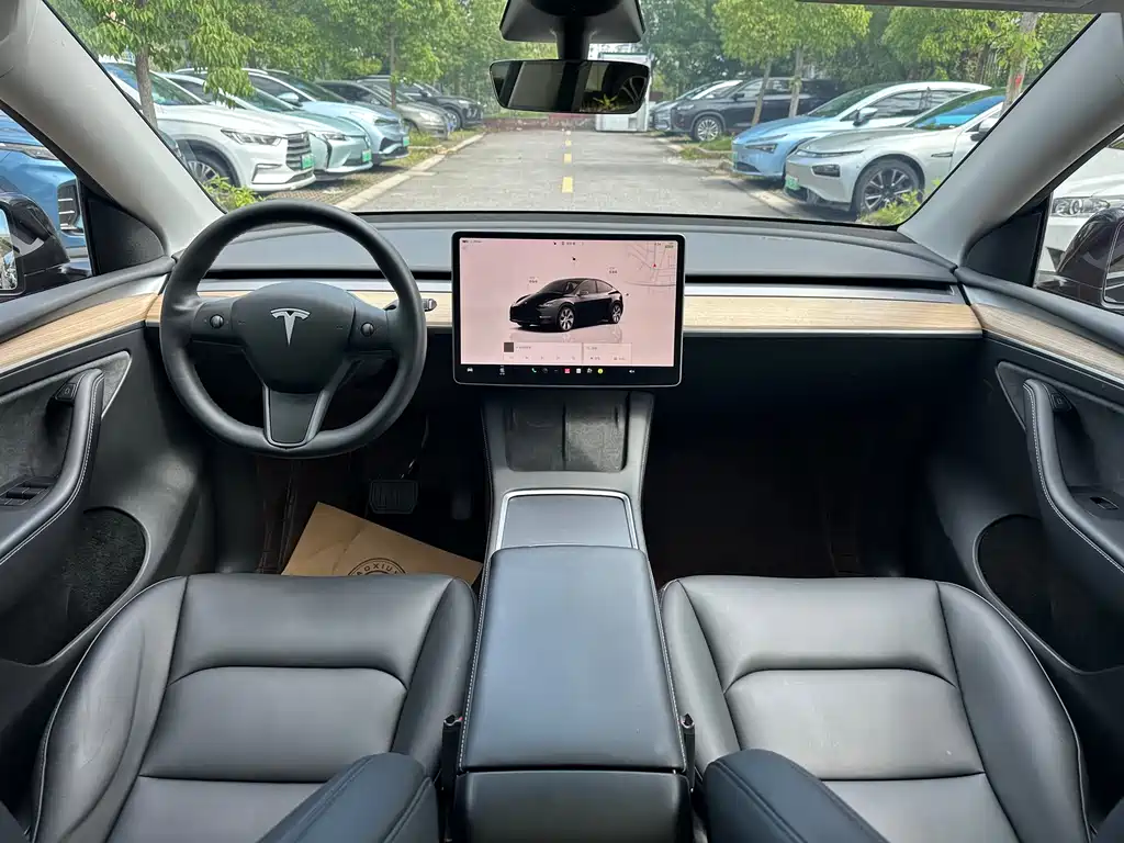 Tesla Model Y 2023 — фото 12