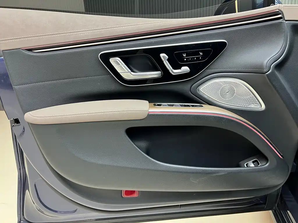 Mercedes-Benz EQS 2024 — фото 10