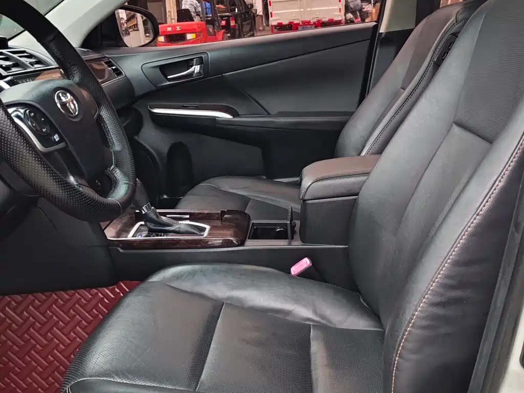 Toyota Camry 2017 — фото 11