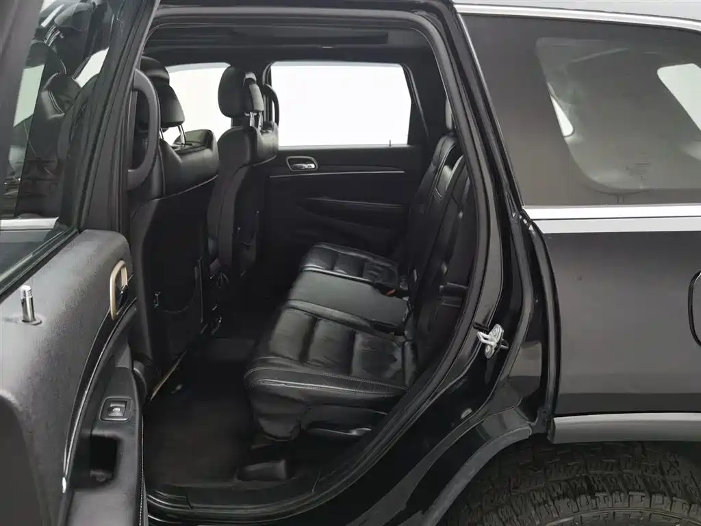 Jeep Grand Cherokee 2017 — фото 15