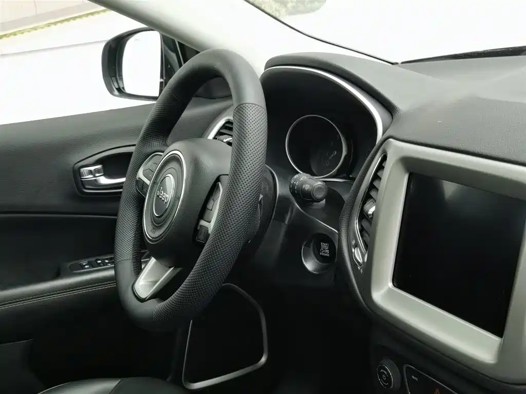 Jeep Compass 2019 — фото 22