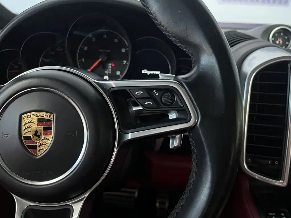 Porsche Cayenne 2017 — фото 18