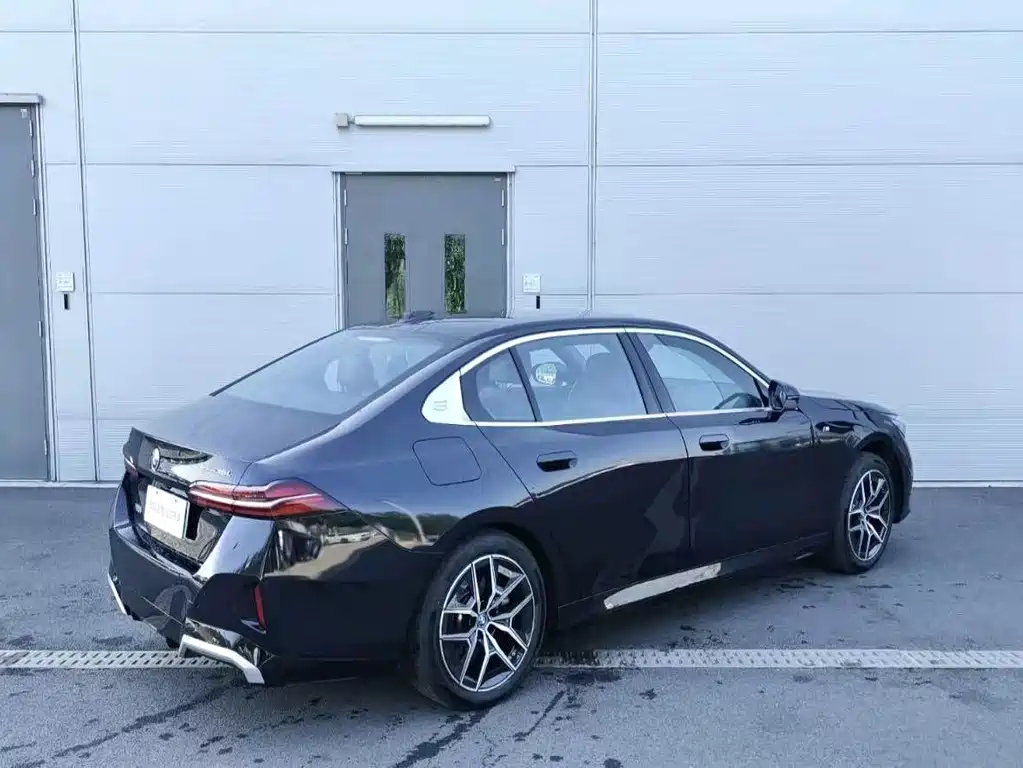 BMW i5 2025