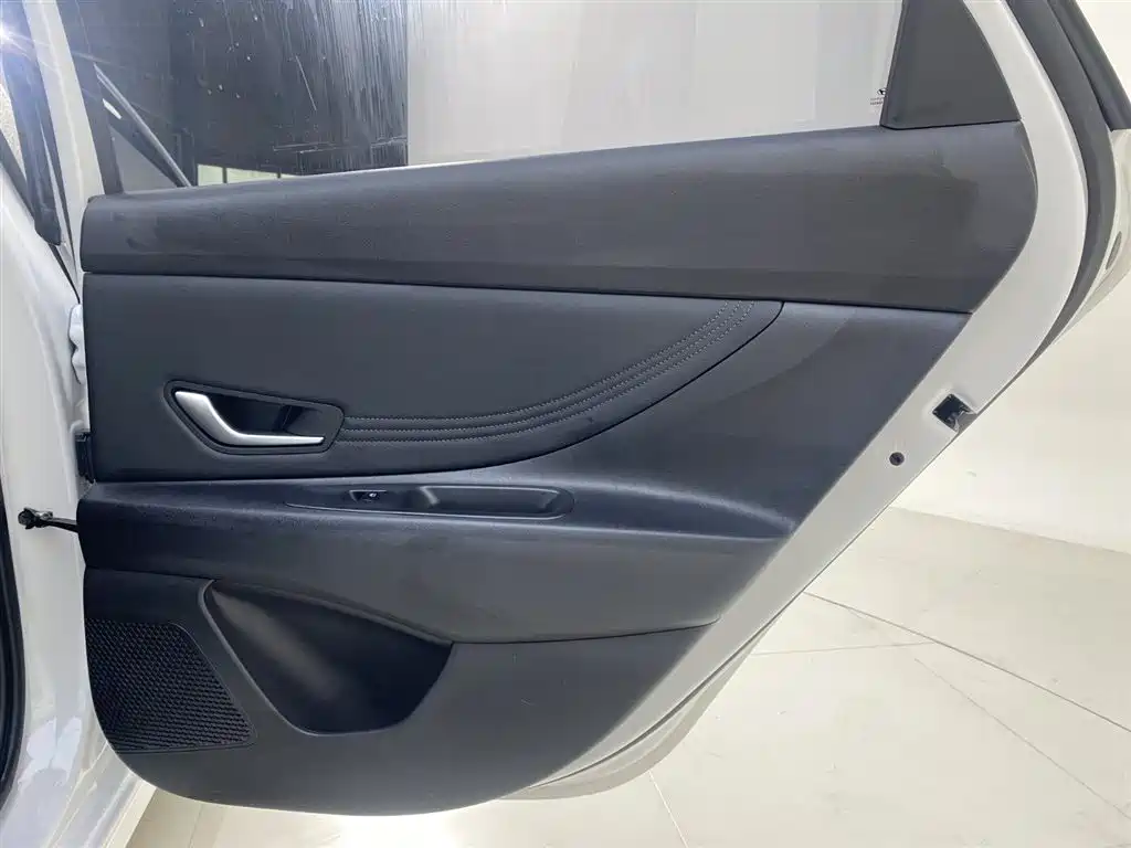 Hyundai Elantra 2022 — фото 22