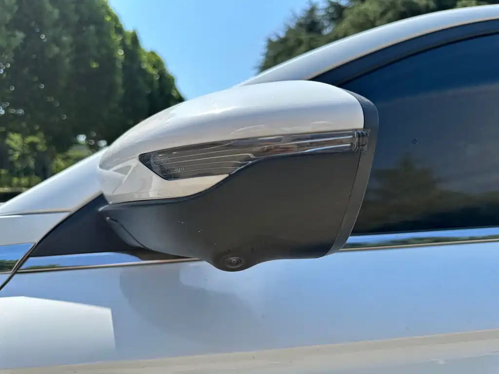 Geely Emgrand 2023