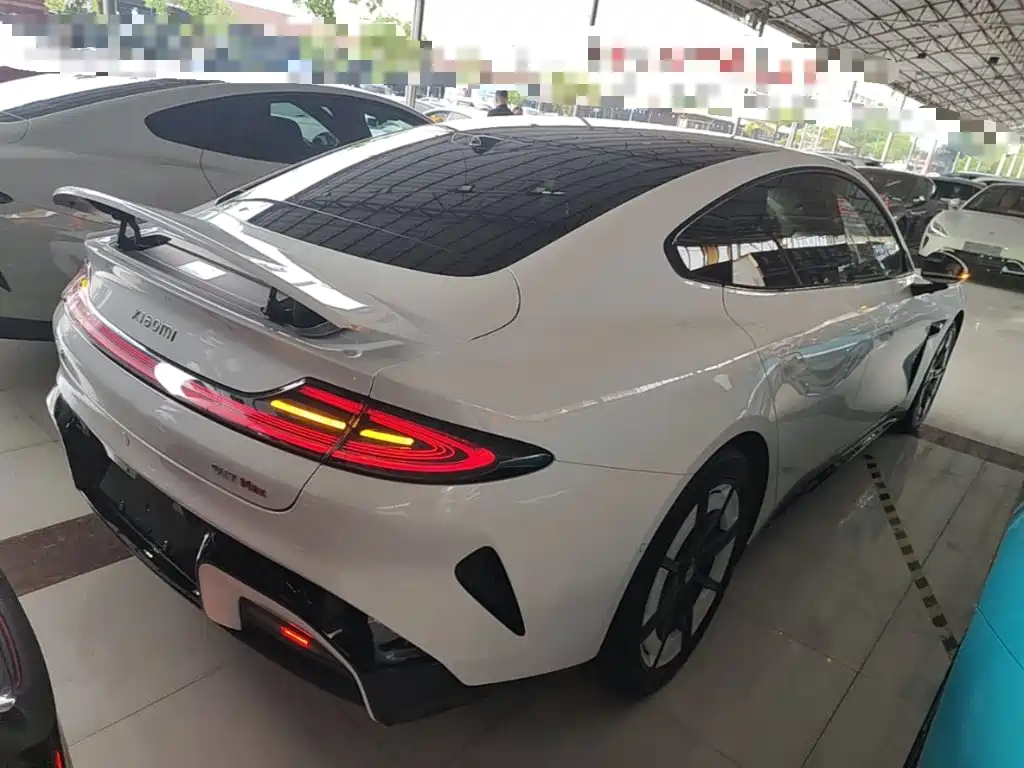 Xiaomi SU7 2025