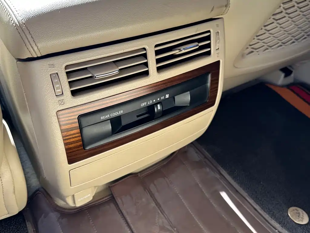 Toyota Land Cruiser 2018 — фото 13