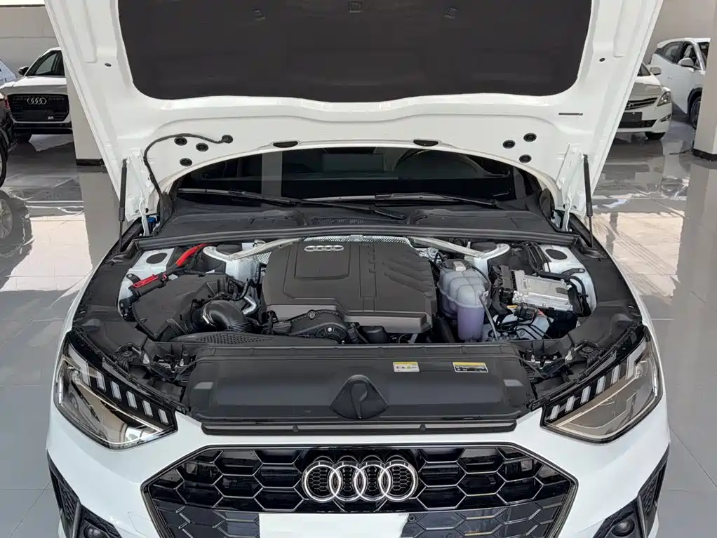 Audi A4L 2025 — фото 15