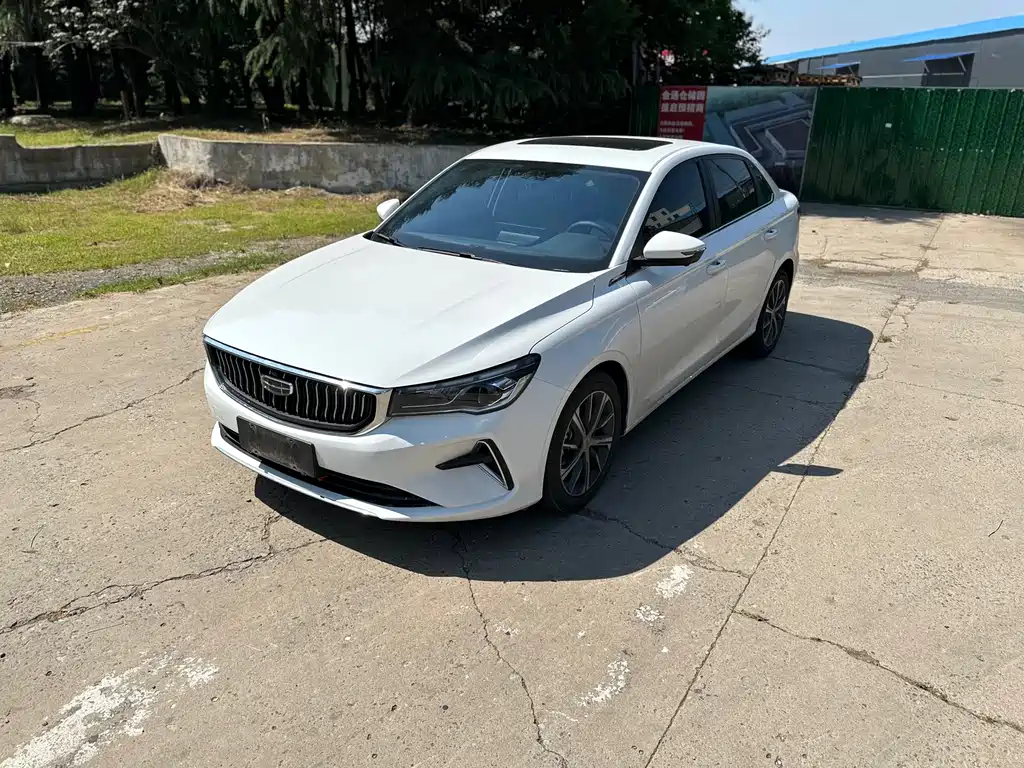 Geely Emgrand 2023