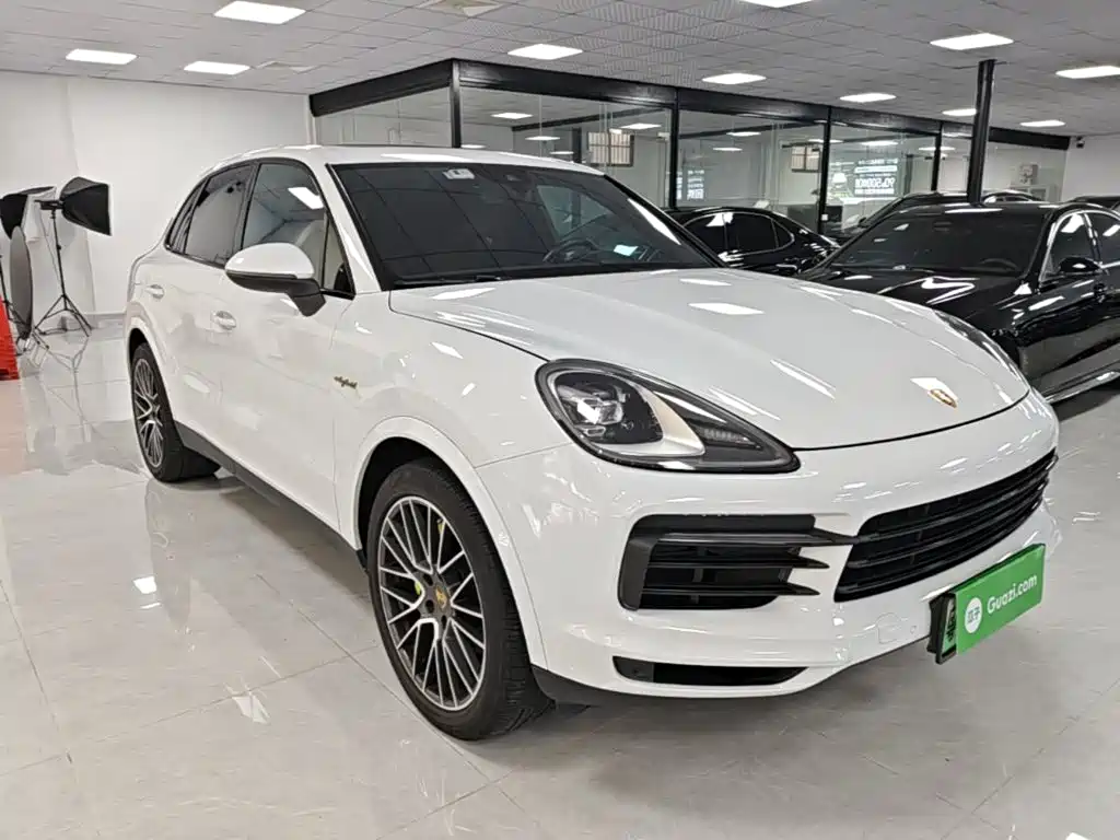 Porsche Cayenne Hybrid 2020 — фото 4