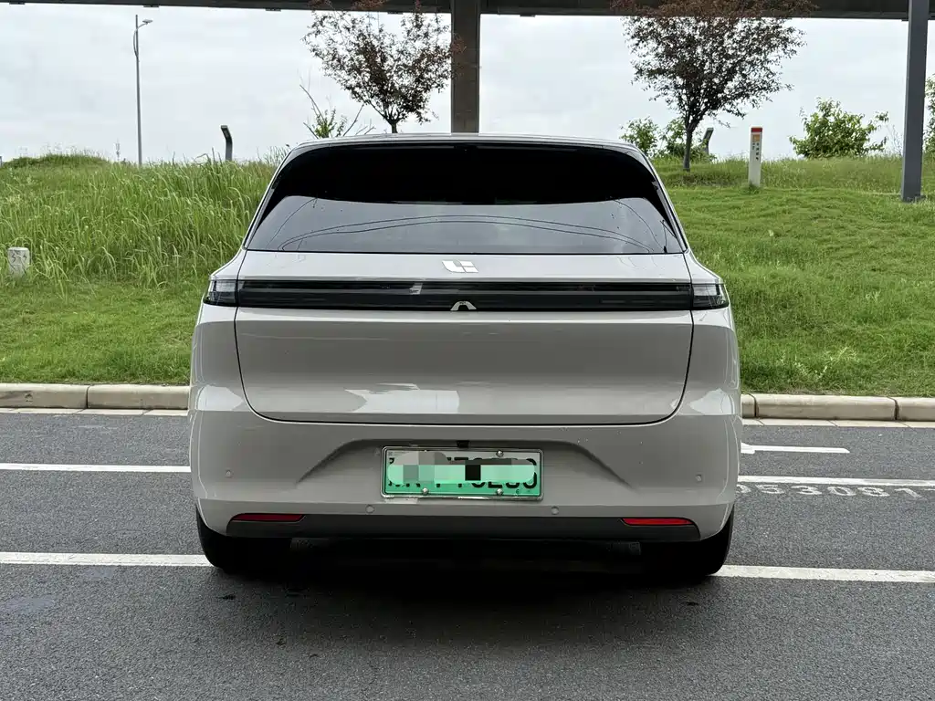 Li Auto Li L6 2025