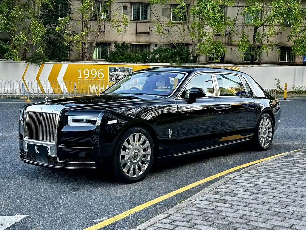 Rolls-Royce Phantom 2019 — фото 1