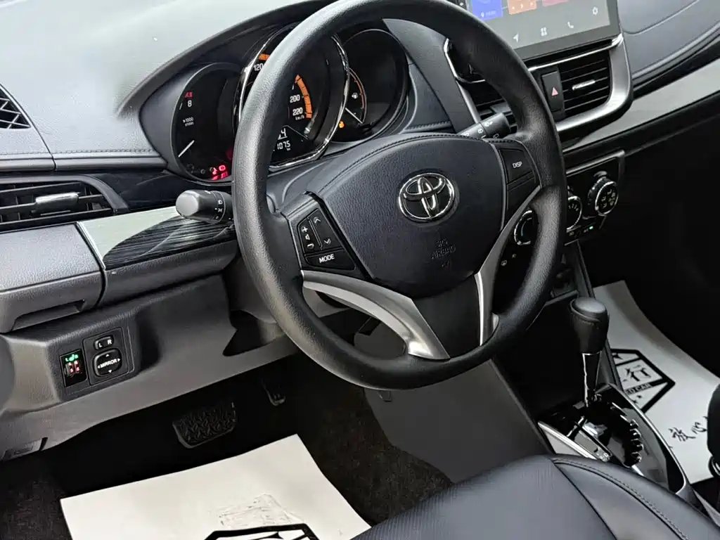 Toyota Yaris L 2022