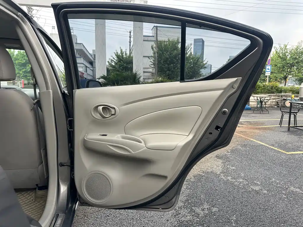 Nissan Sunny 2013 — фото 13