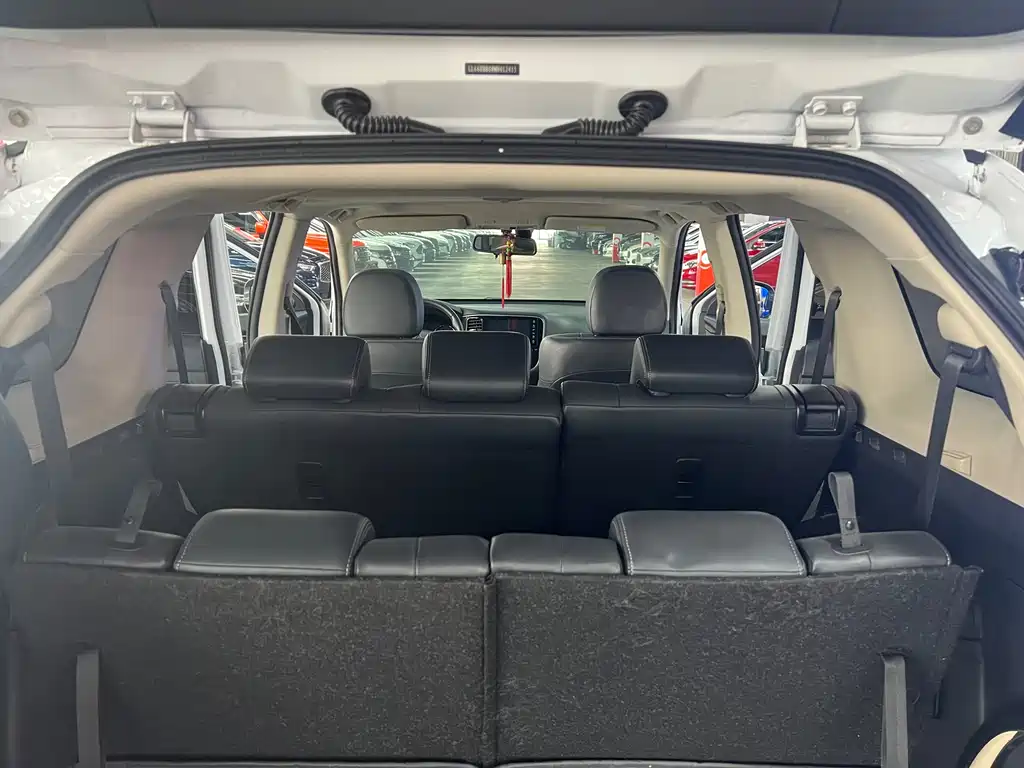 Mitsubishi Outlander 2021 — фото 13