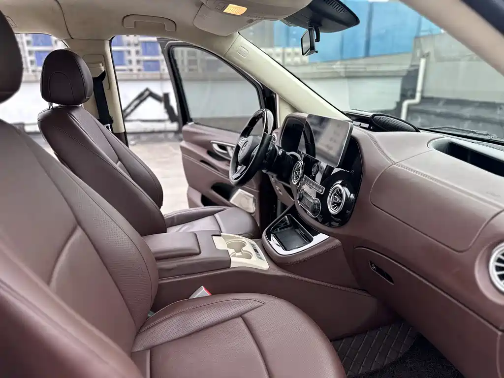 Mercedes-Benz V-Class 2019 — фото 16