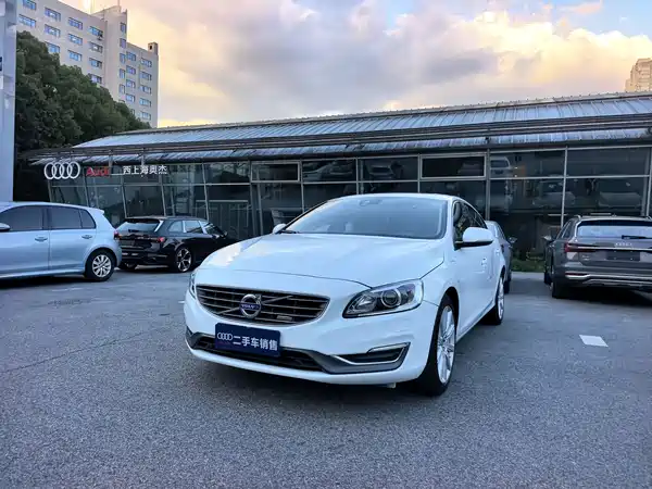 Volvo S60 Plug-In Hybrid 2015