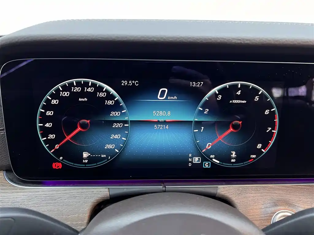Mercedes-Benz E-Class 2023 — фото 17