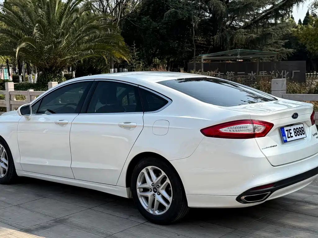 Ford Mondeo 2015 — фото 5