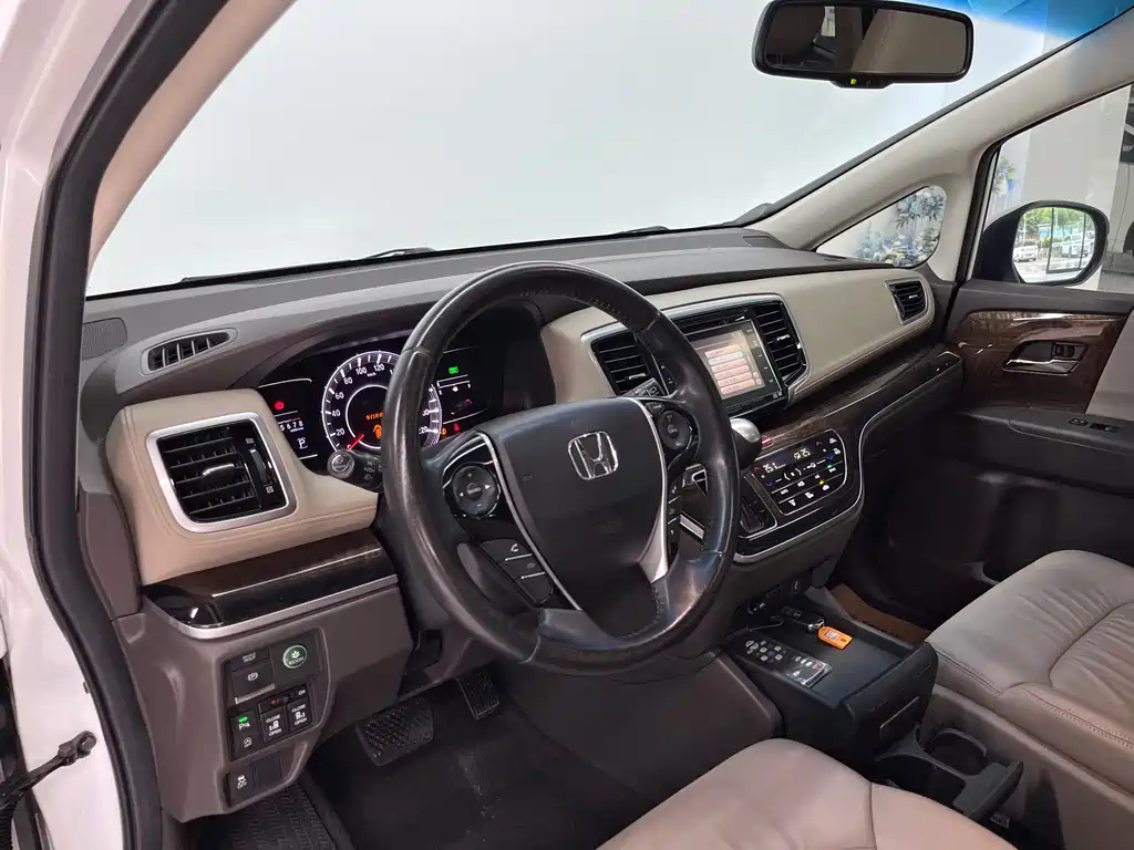 Honda Odyssey 2016 — фото 20