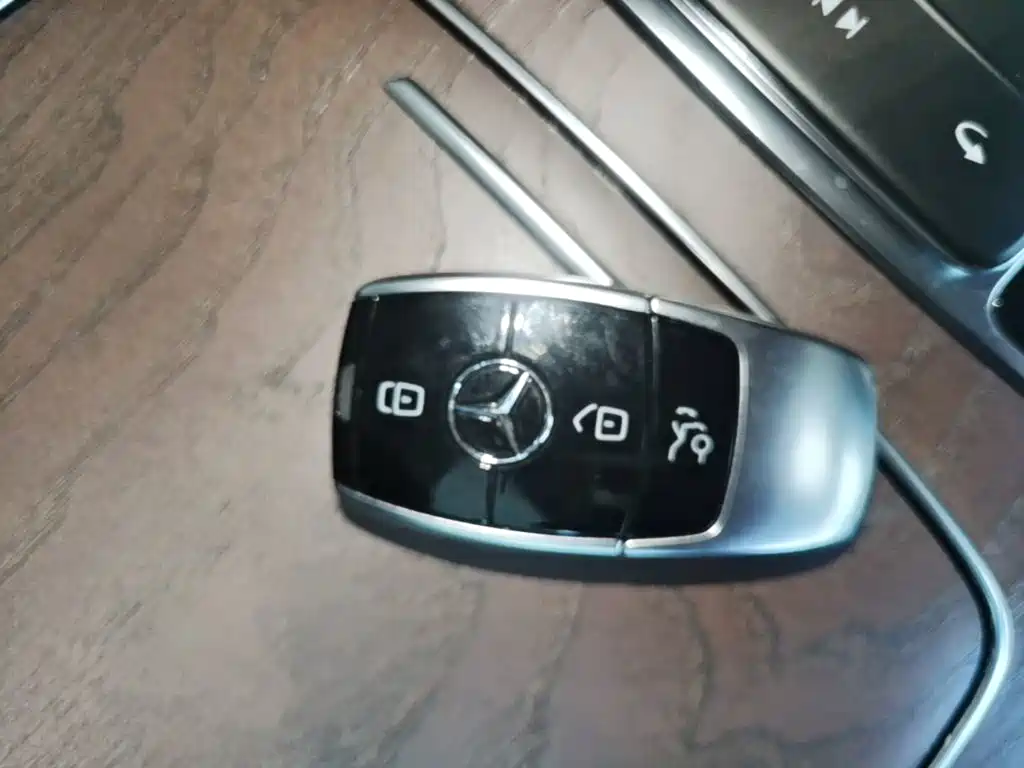 Mercedes-Benz E-Class 2023 — фото 9