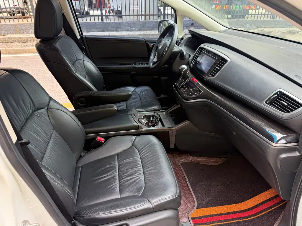 Honda Odyssey 2018 — фото 15