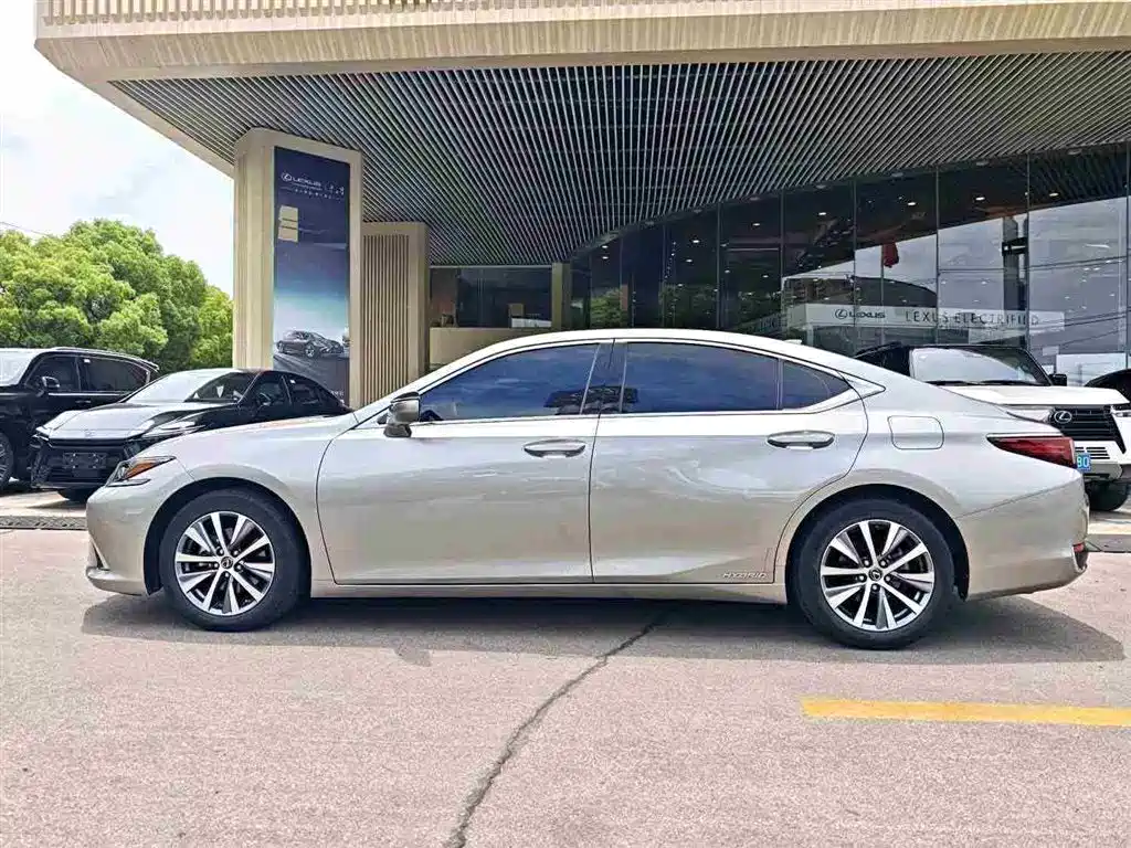 Lexus ES 2019 — фото 2