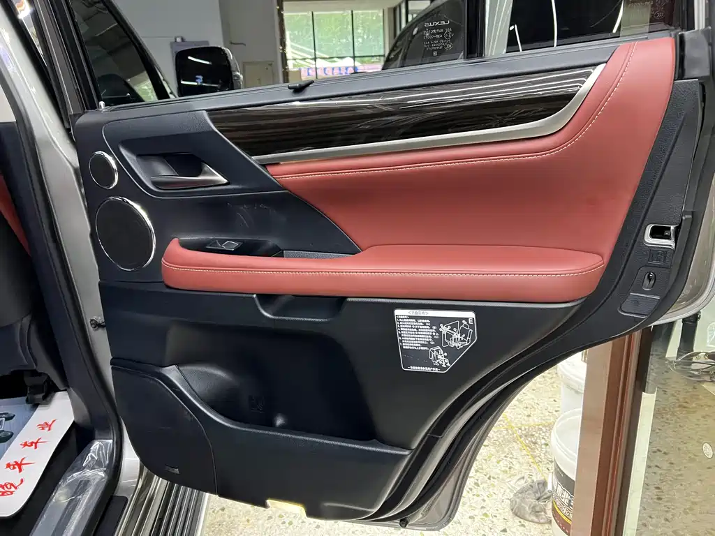 Lexus LX 2019 — фото 25