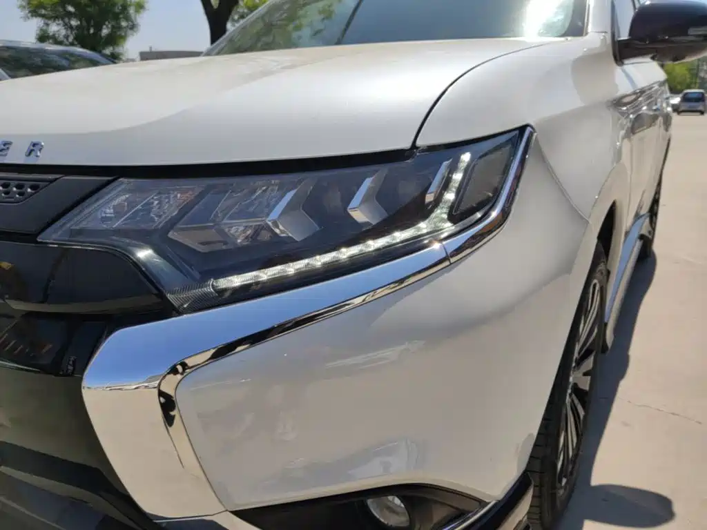 Mitsubishi Outlander 2022 — фото 18