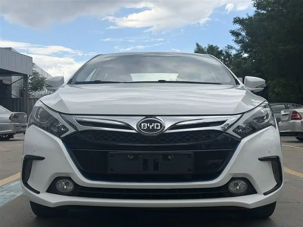 BYD Qin NEV 2015 — фото 2