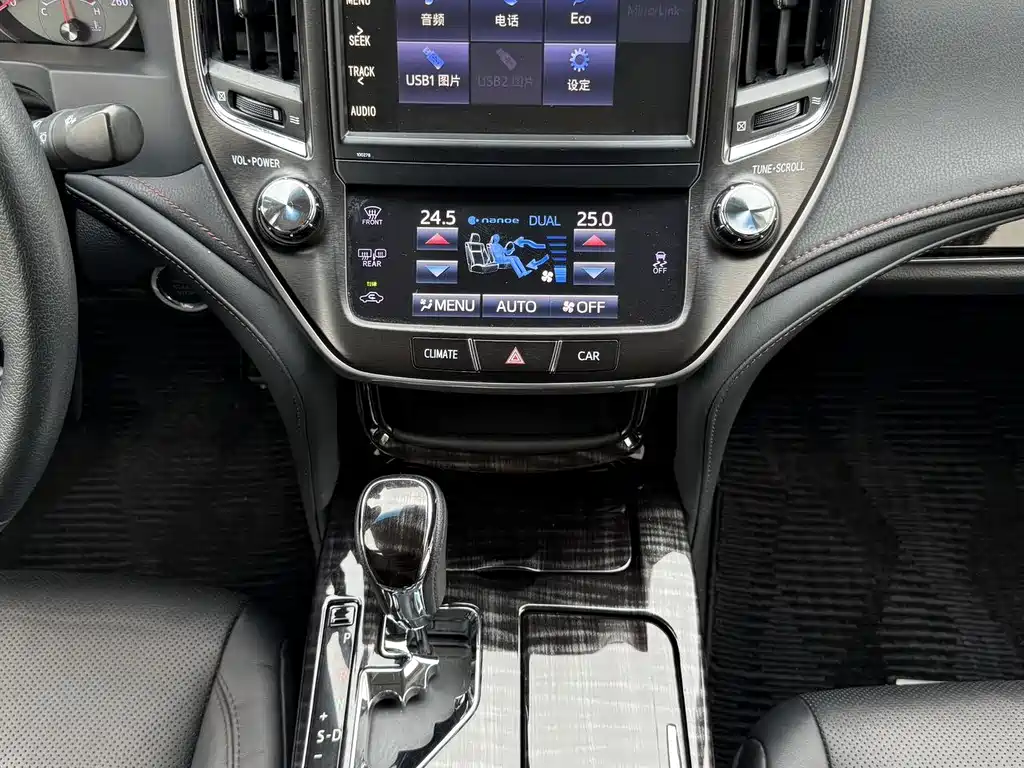 Toyota Crown 2015 — фото 16